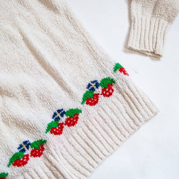Susan Bristol Sweaters - 80s Strawberry Trim Sweater L Large / cottage core
